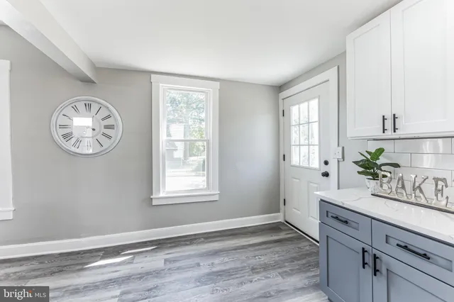 a view of a window in a room