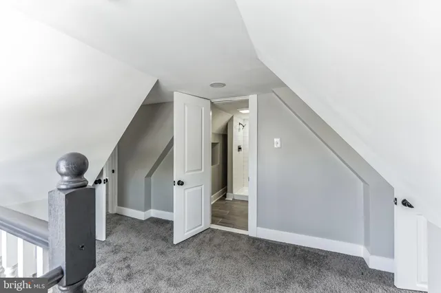 a view of entryway with workspace