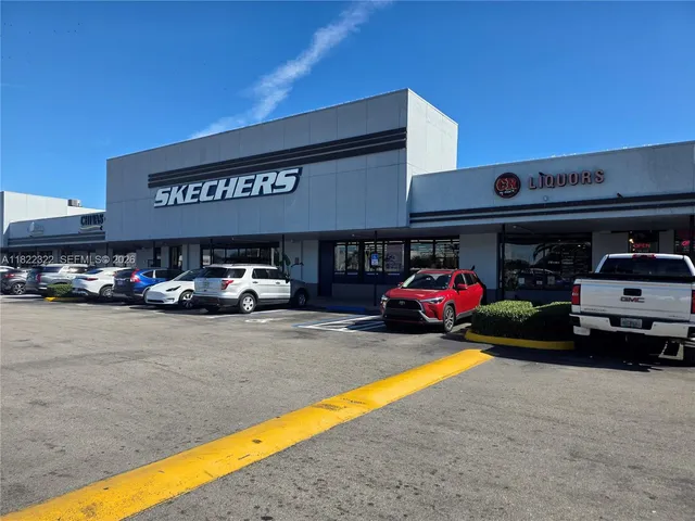 $299,900 | 17000 Northwest 67th Avenue, Unit 126, Hialeah, FL 33015