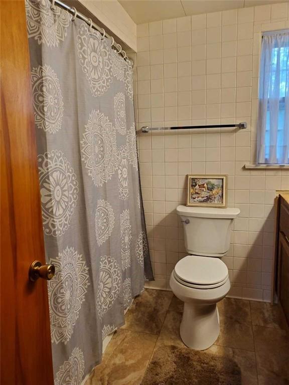 228 Ekastown Road Sarver, PA 16055 - Photo 10 of 25 Main bath