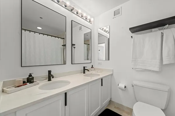 $4,500 | 600 North Kingsbury Street, Unit 1609, Chicago, IL 60654