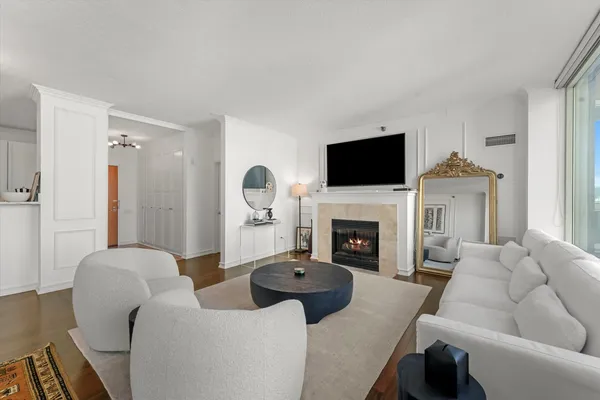 $4,500 | 600 North Kingsbury Street, Unit 1609, Chicago, IL 60654