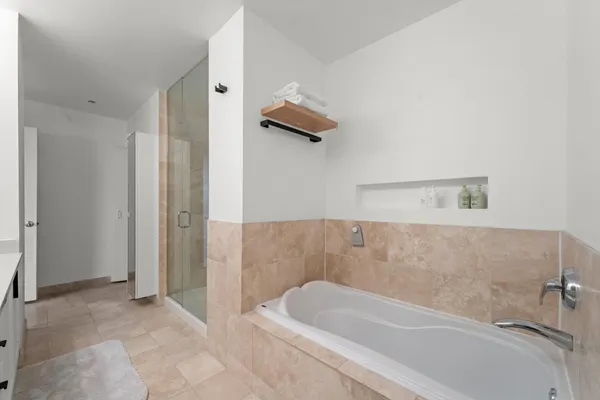 $4,500 | 600 North Kingsbury Street, Unit 1609, Chicago, IL 60654