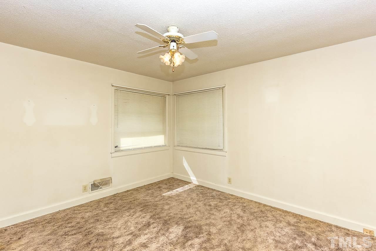 10905 Leesville Road Raleigh, NC 27617 - Photo 13 of 30