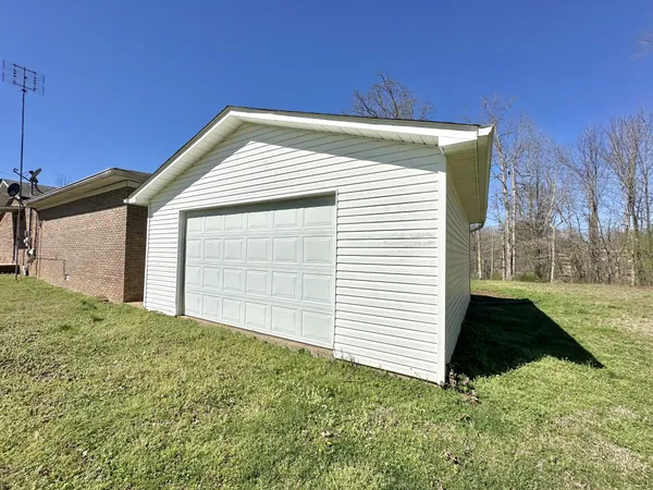 $179,000 | 115 South Oak Street, Collinwood, TN 38450