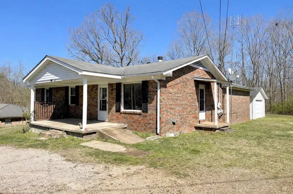 $179,000 | 115 South Oak Street, Collinwood, TN 38450
