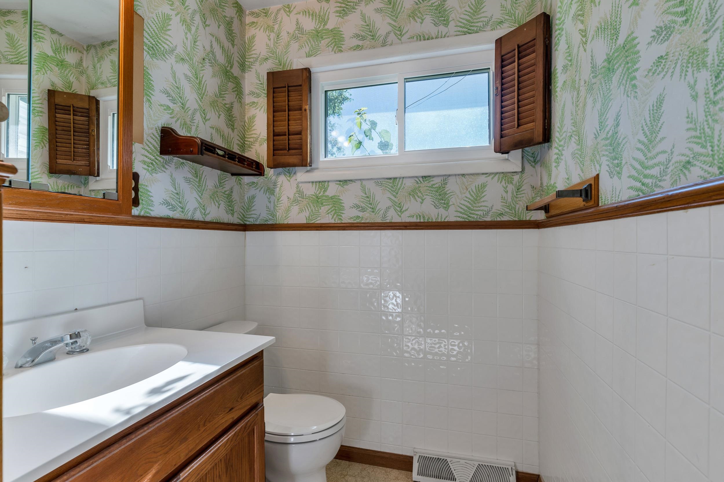 6187 Torrey Road Flint, MI 48507 - Photo 17 of 46 50145545-8ed8a16c-b0df-45bc-9a7d-2110a86249db.JPG