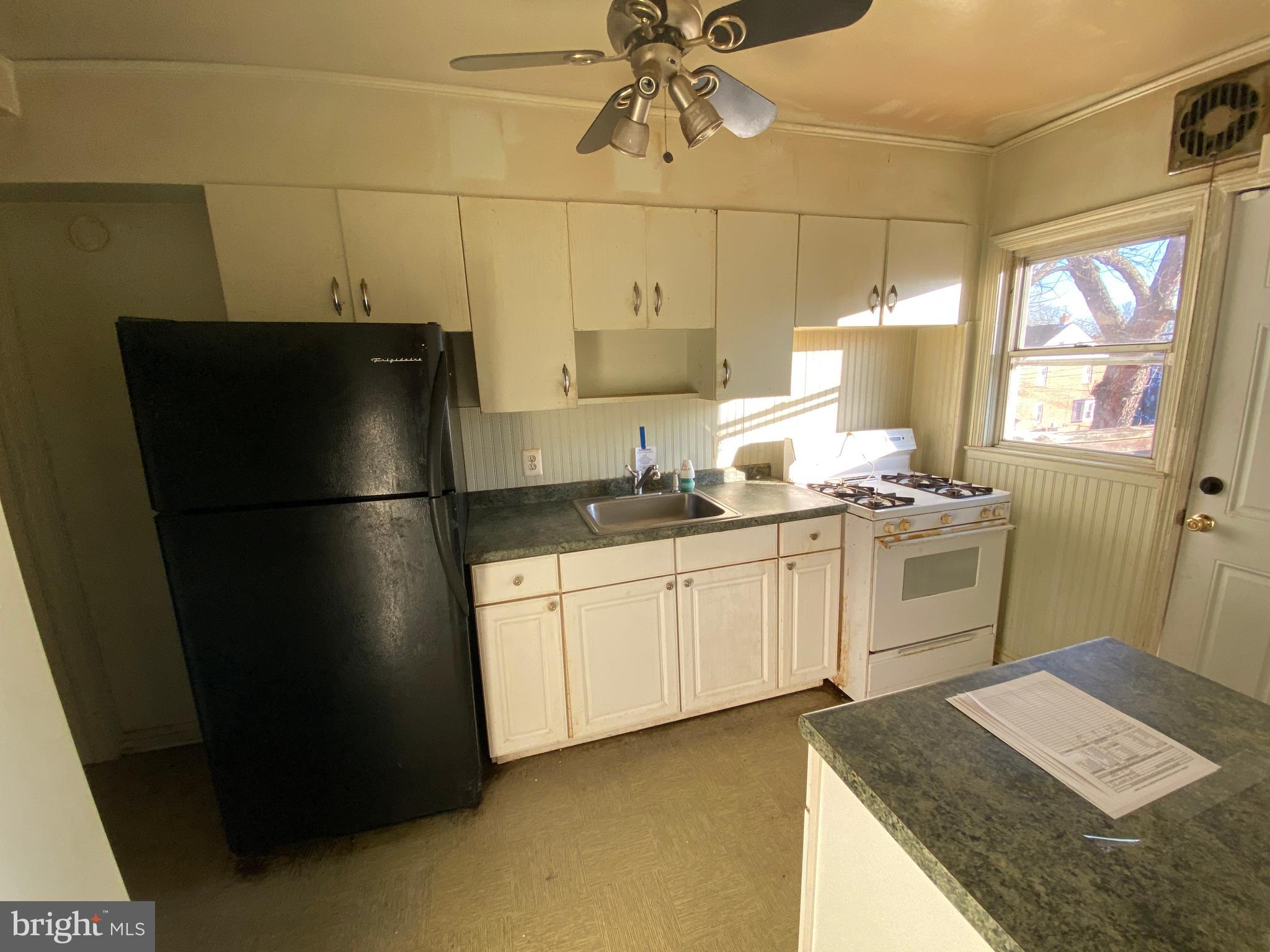 1401 Cedarcroft Road Baltimore, MD 21239 - Photo 4 of 12