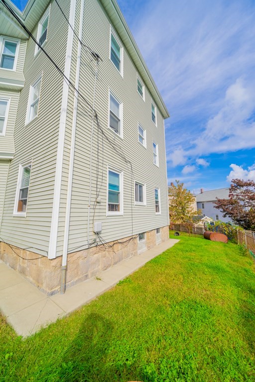 236 Tecumseh Street Fall River, MA 02721 - Photo 3 of 32 Gallery Image 3