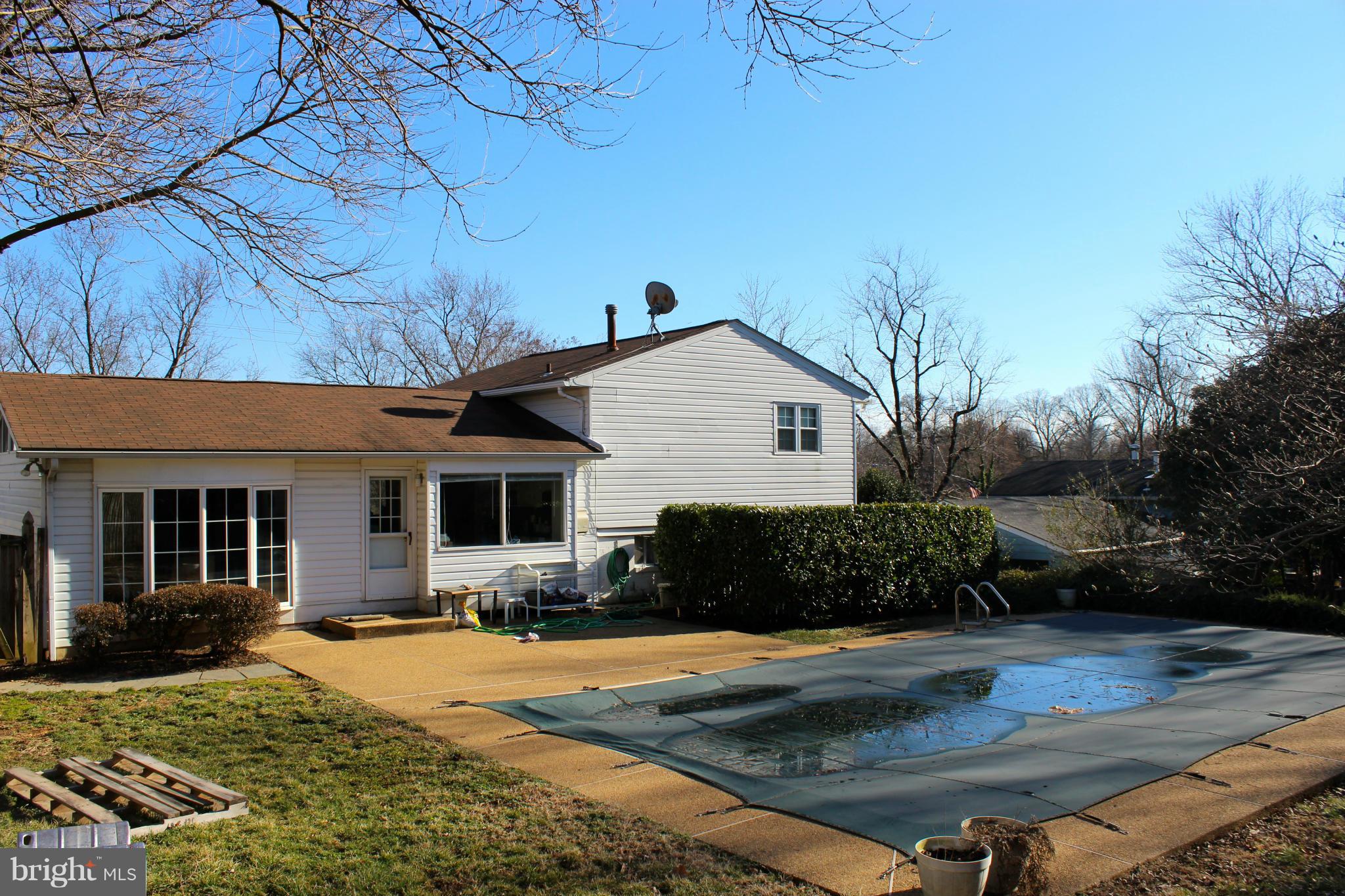 5940 Craft Road Alexandria, VA 22310 - Photo 4 of 18 Exterior (Rear)