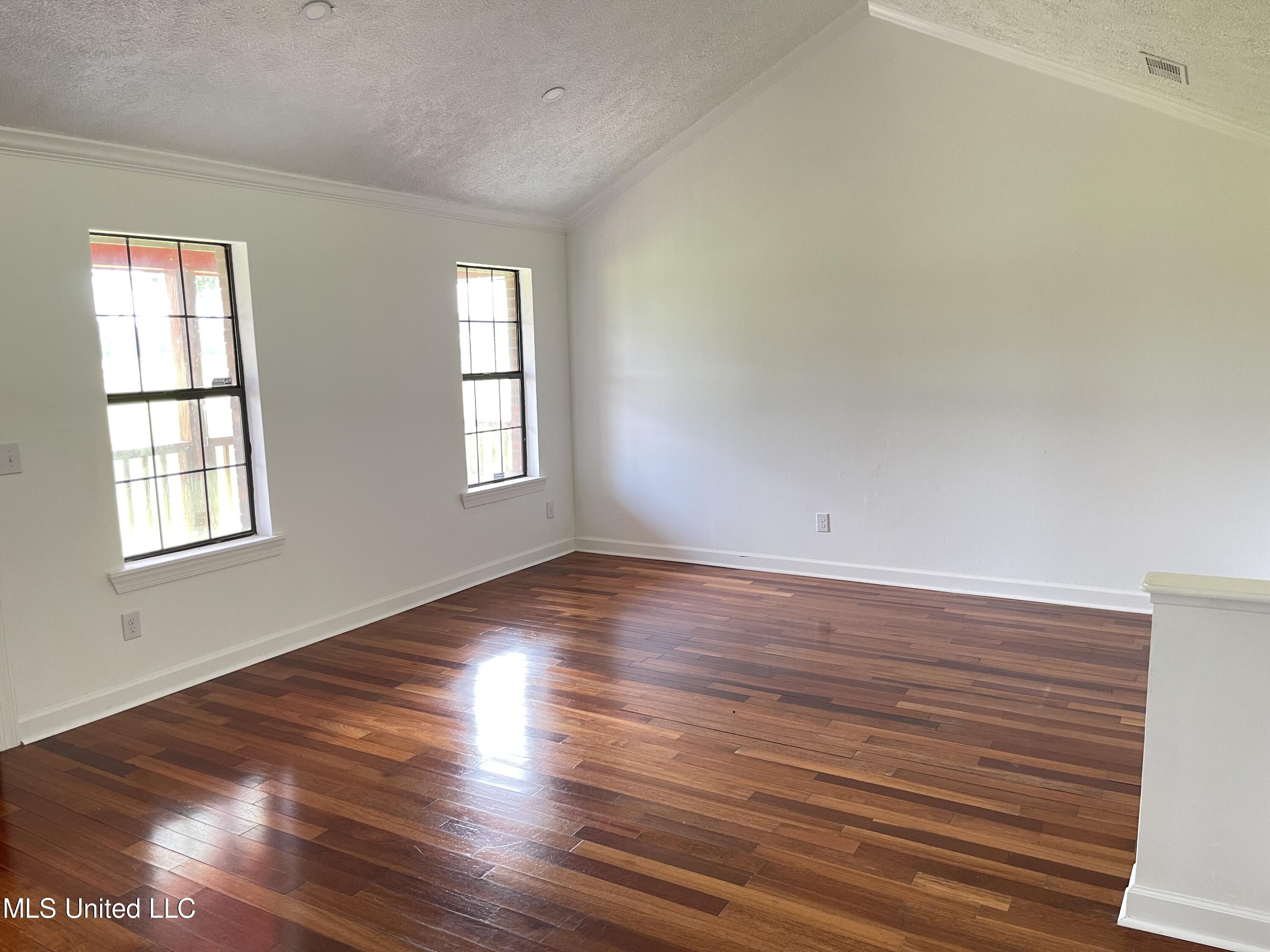 5733 Lucius Taylor Road Como, MS 38619 - Photo 11 of 13 living room