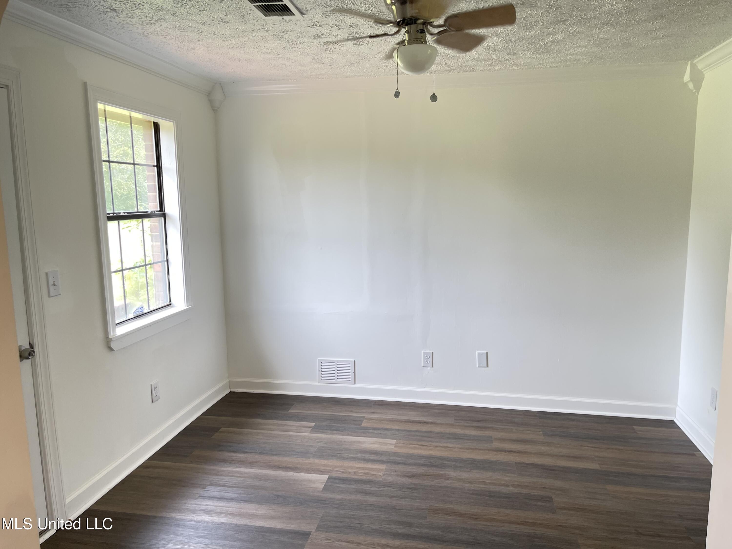 5733 Lucius Taylor Road Como, MS 38619 - Photo 7 of 13 eat-in kitchen