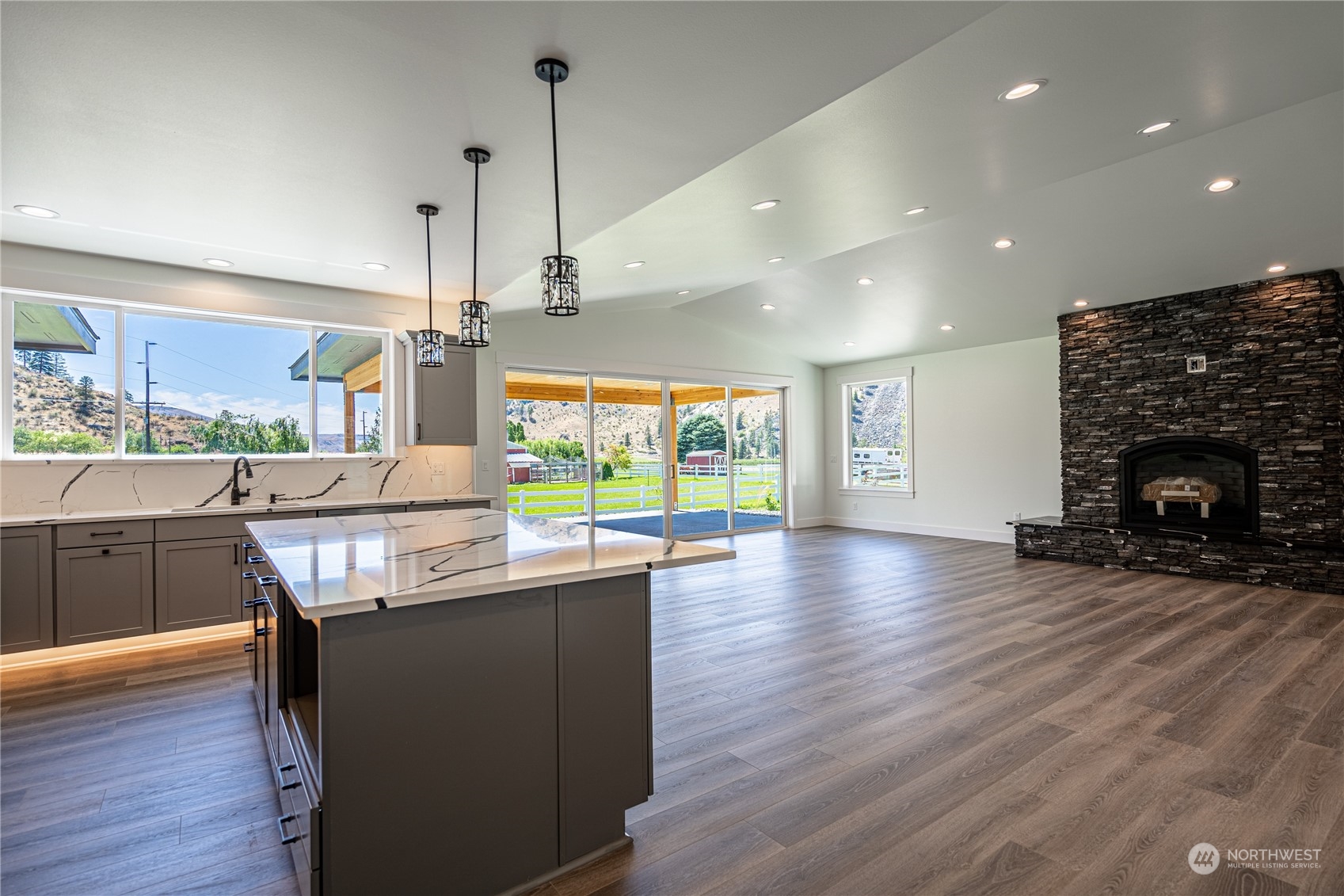 1275 Apple Acres Road Chelan, WA 98816 - Photo 12 of 38 Gallery Image 12