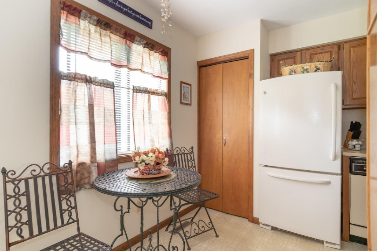 5202 Green Meadow Road Kalamazoo, MI 49009 - Photo 3 of 21 5202 Green Meadow-4