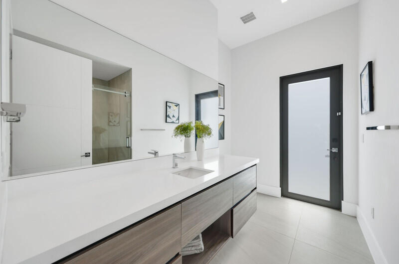 260 Northeast 3rd Street Boca Raton, FL 33432 - Photo 33 of 87 guest bath