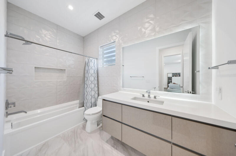 260 Northeast 3rd Street Boca Raton, FL 33432 - Photo 38 of 87 up bath 1
