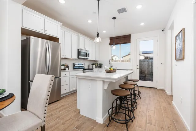 $362,990 | 6556 East Cresthaven Drive, Fresno, CA 93727