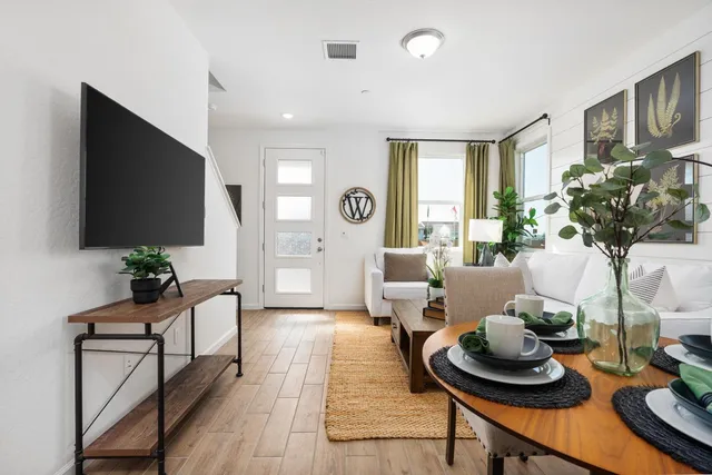 $362,990 | 6556 East Cresthaven Drive, Fresno, CA 93727