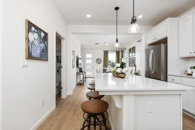 $362,990 | 6556 East Cresthaven Drive, Fresno, CA 93727