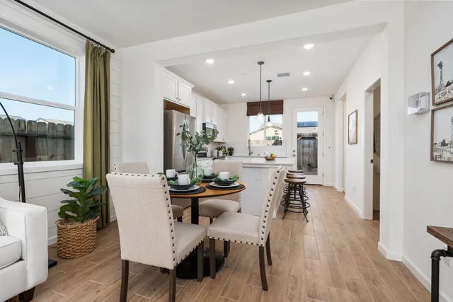 $362,990 | 6556 East Cresthaven Drive, Fresno, CA 93727