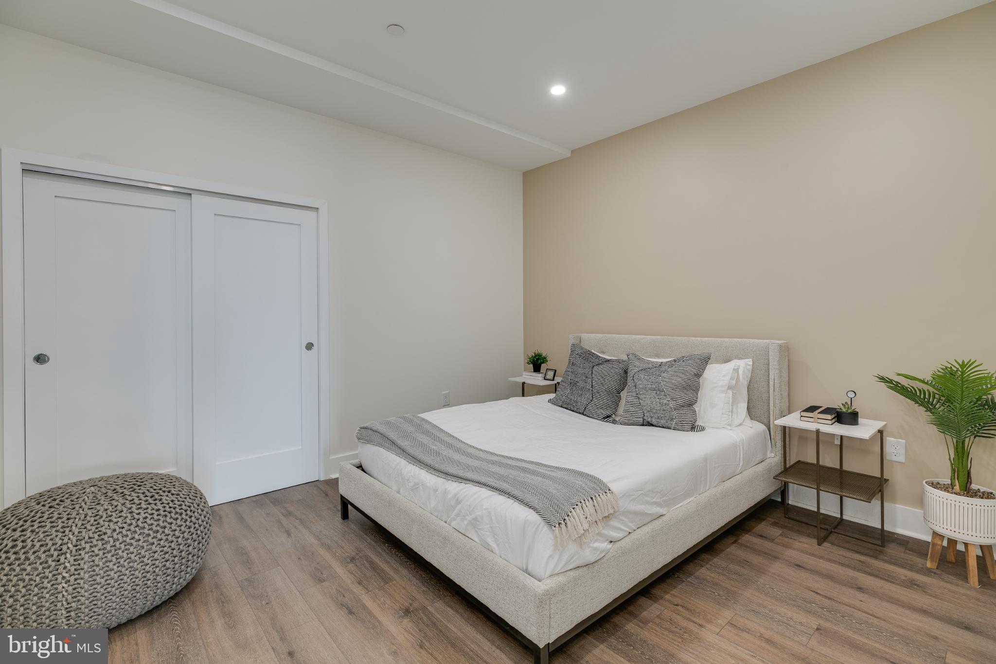 150 South Independence Mall West, Unit 403 Philadelphia, PA 19106 - Photo 3 of 19 a bedroom with a bed and a chair