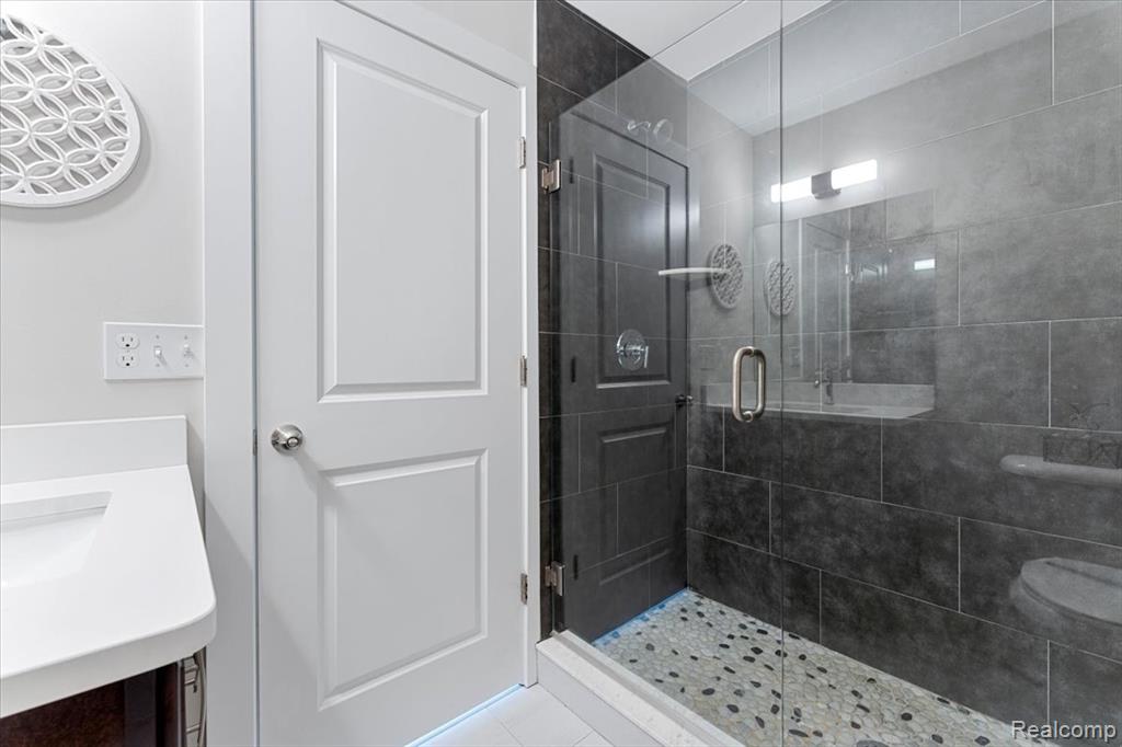 2937 East Square Lake Road Troy, MI 48085 - Photo 23 of 40