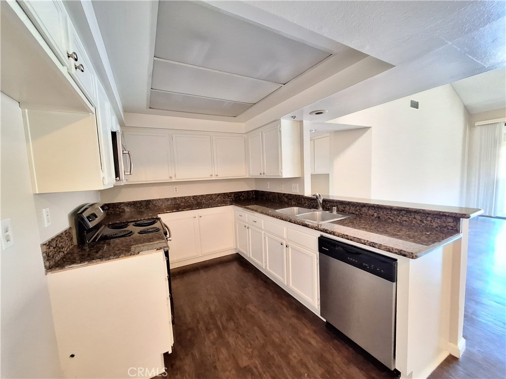 92 Country Mile Road Pomona, CA 91766 - Photo 4 of 27 Gallery Image 4