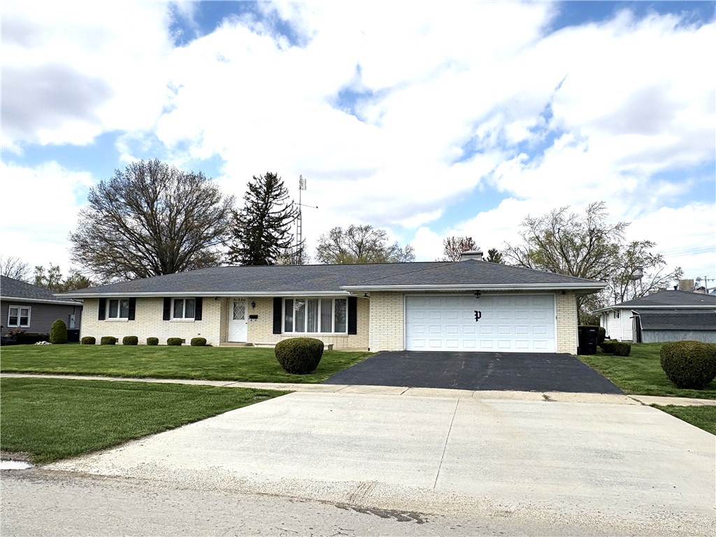108 West Samuel Street Assumption, IL 62510 - Photo 1 of 18