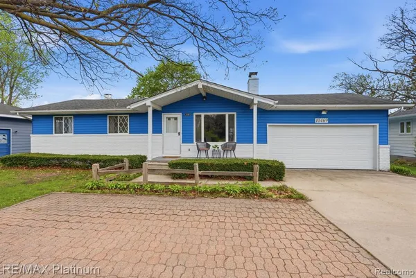 $329,900 | 10469 Cooley Lake Road, Commerce Township, MI 48382