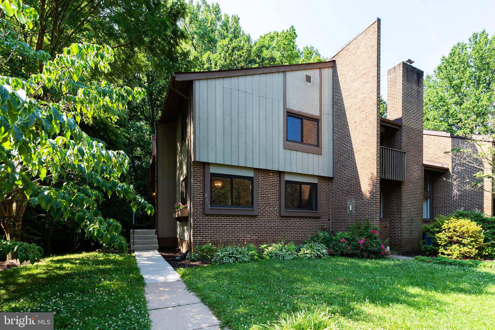 End unit with privacy