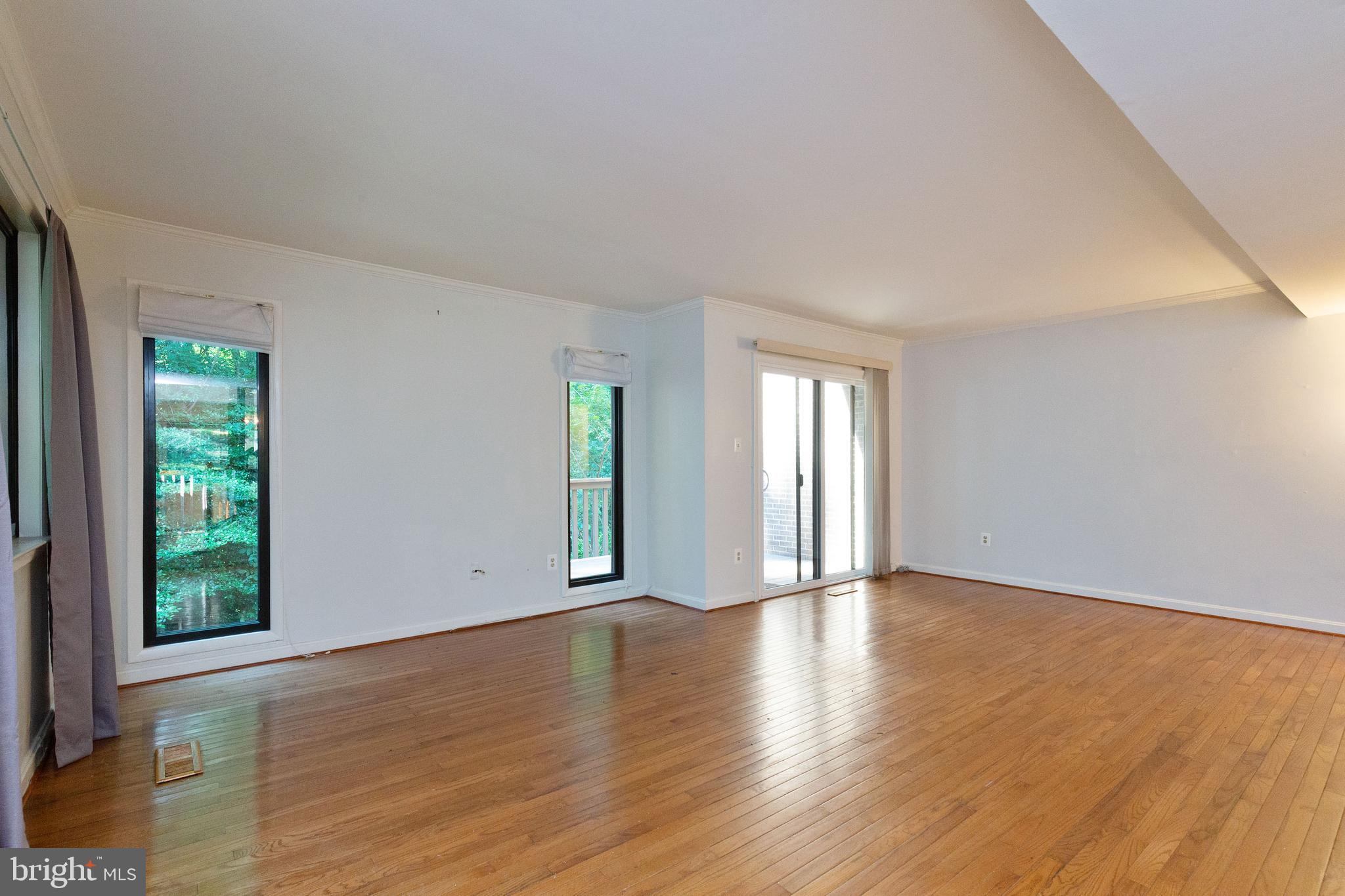 2115 Glencourse Lane Reston, VA 20191 - Photo 13 of 42 Room and light want could be better