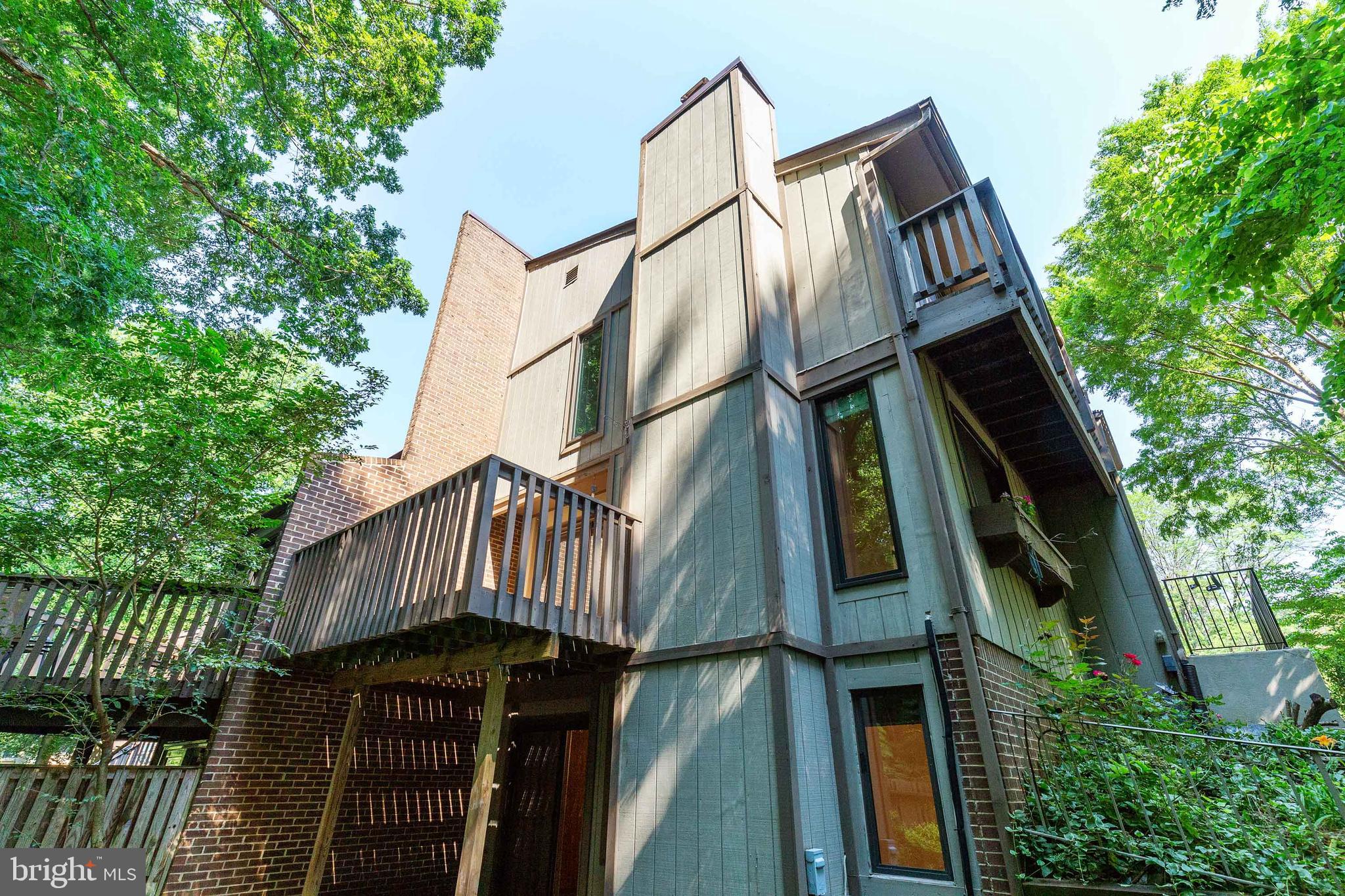 2115 Glencourse Lane Reston, VA 20191 - Photo 41 of 42 3 level with deck and balconies