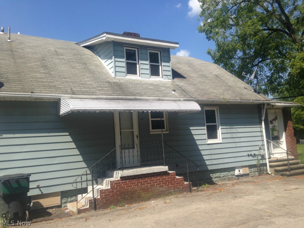 1527 Palmyra Road Southwest Warren, OH 44485 - Photo 3 of 18