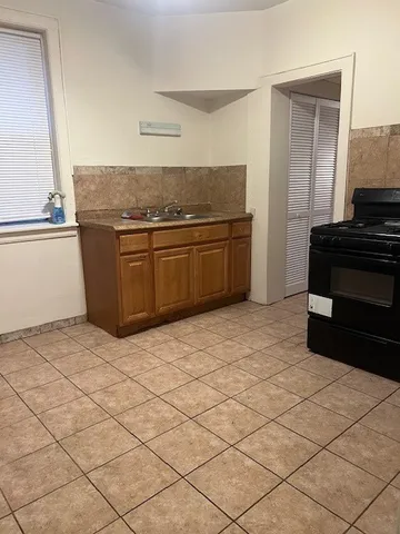 $1,350 | 8116 South Ingleside Avenue, Unit 1, Chicago, IL 60619