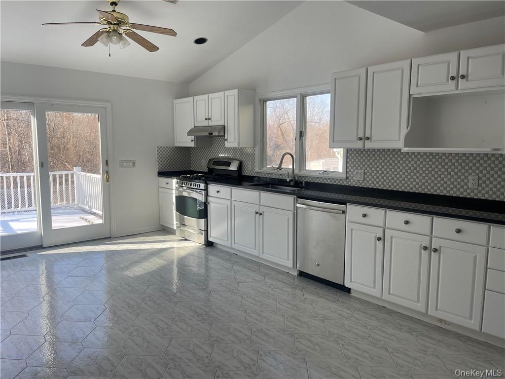 40 Roanoke Avenue Rye Brook, NY 10573 - Photo 13 of 29