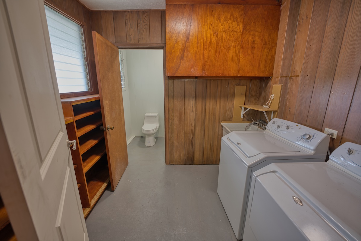 27-296 Ka'ie'ie Road Papaikou, HI 96781 - Photo 11 of 28 a utility room with dryer and washer