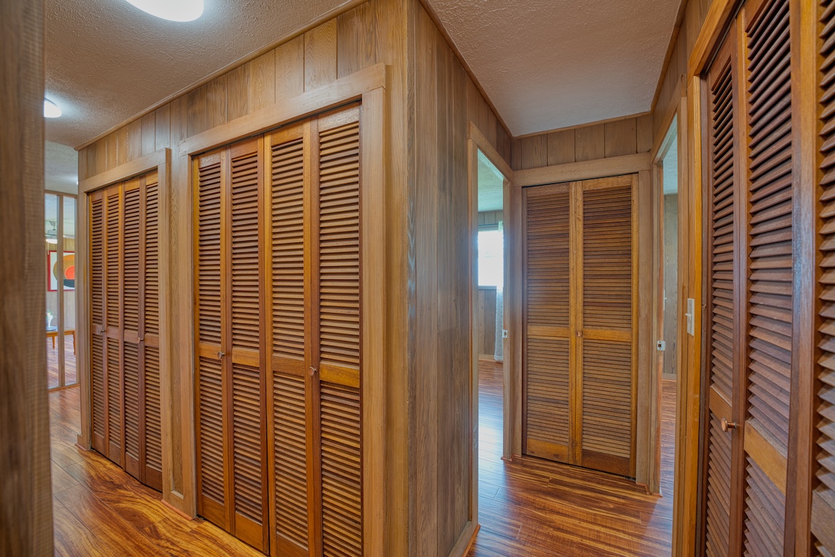 27-296 Ka'ie'ie Road Papaikou, HI 96781 - Photo 21 of 28 a view of a balcony and floor to ceiling window