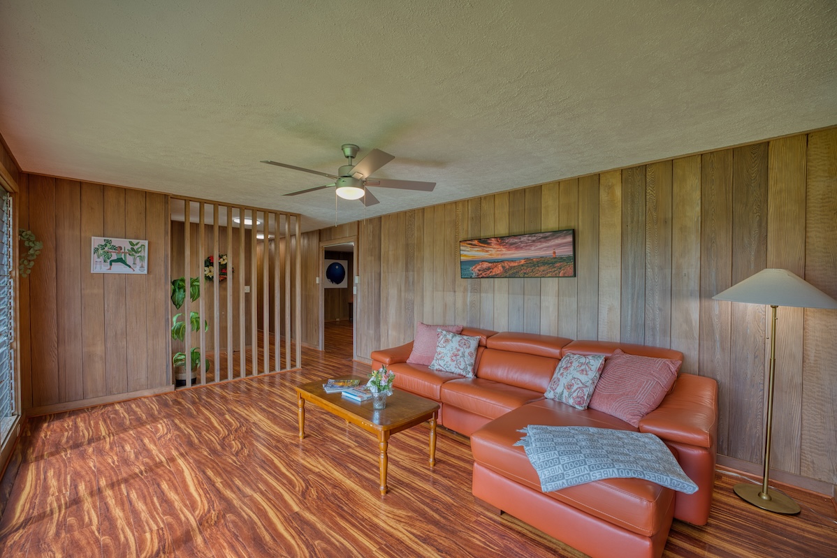 27-296 Ka'ie'ie Road Papaikou, HI 96781 - Photo 3 of 28 a bedroom with a bed and a couch