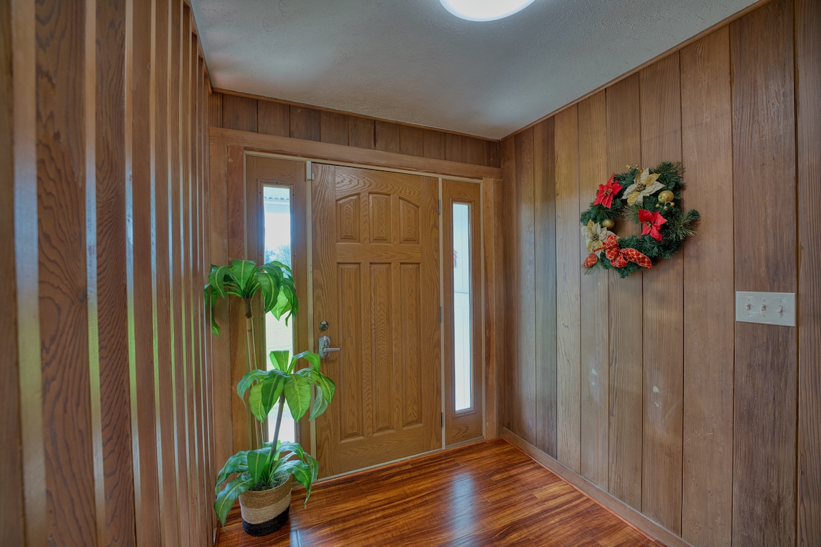 27-296 Ka'ie'ie Road Papaikou, HI 96781 - Photo 4 of 28 a vase with flowers sitting on a wooden floor