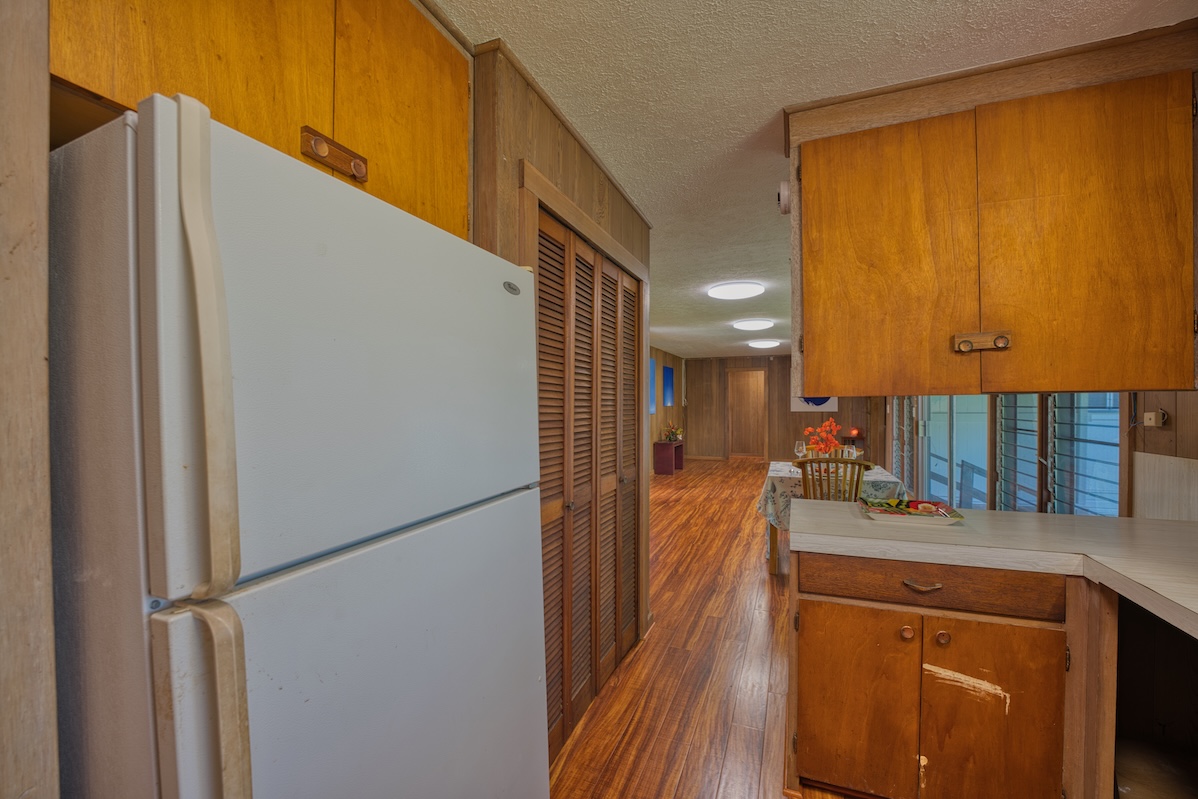 27-296 Ka'ie'ie Road Papaikou, HI 96781 - Photo 10 of 28 a view of a kitchen with a refrigerator and a stove