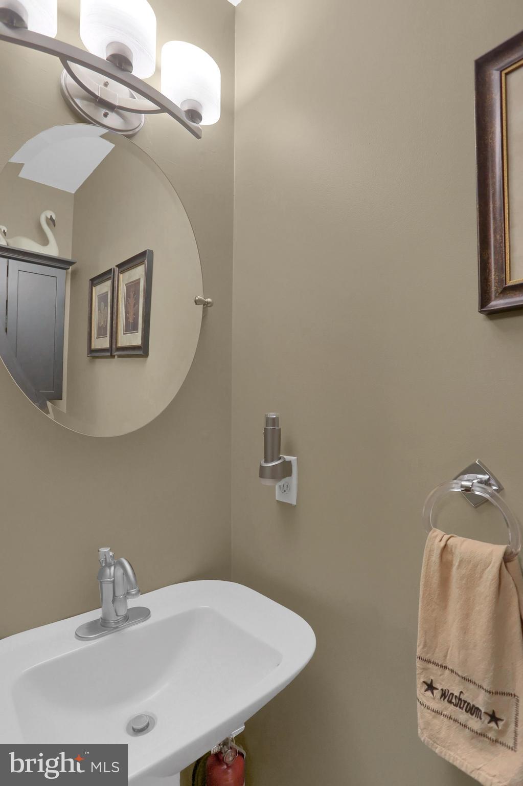 1744 Conard Road Lancaster, PA 17602 - Photo 14 of 24 1st Floor Powder Room