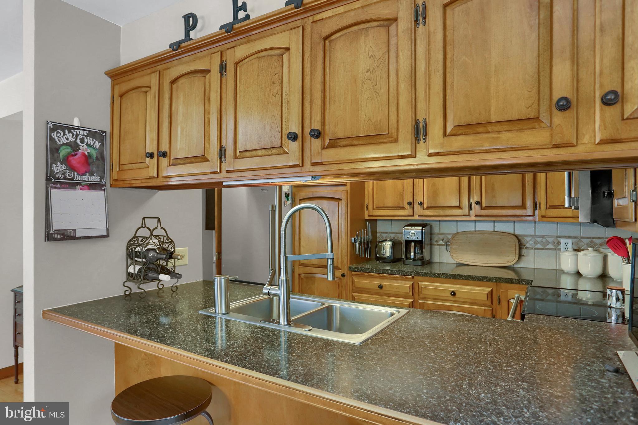 1744 Conard Road Lancaster, PA 17602 - Photo 6 of 24 Breakfast Bar