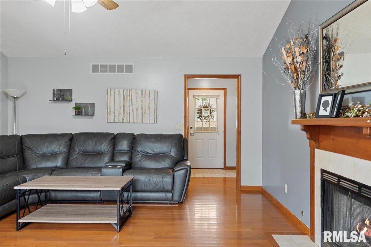 6338 Kate Court Springfield, IL 62712 - Photo 8 of 39