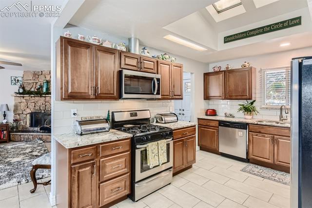4334 Ridgeglen Road Colorado Springs, CO 80918 - Photo 9 of 28