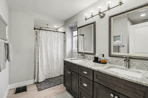 $425,000 | 555 South Winding Drive, Waterford, MI 48328