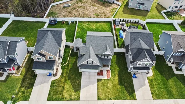 $425,000 | 555 South Winding Drive, Waterford, MI 48328