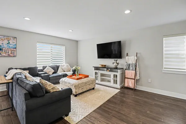 $425,000 | 555 South Winding Drive, Waterford, MI 48328