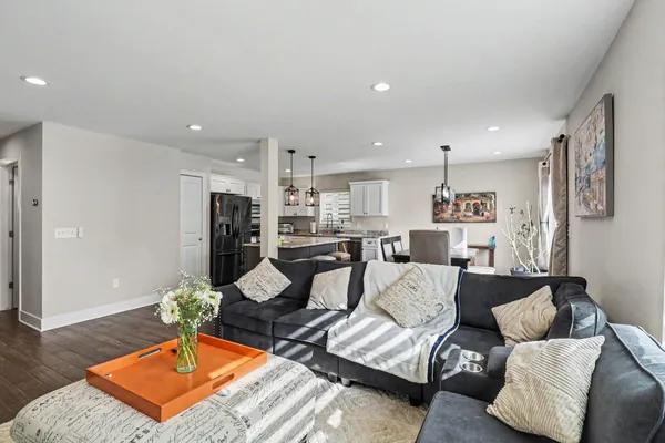 $425,000 | 555 South Winding Drive, Waterford, MI 48328