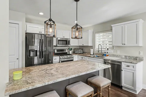 $425,000 | 555 South Winding Drive, Waterford, MI 48328