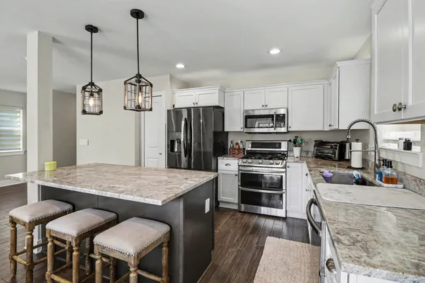 $425,000 | 555 South Winding Drive, Waterford, MI 48328